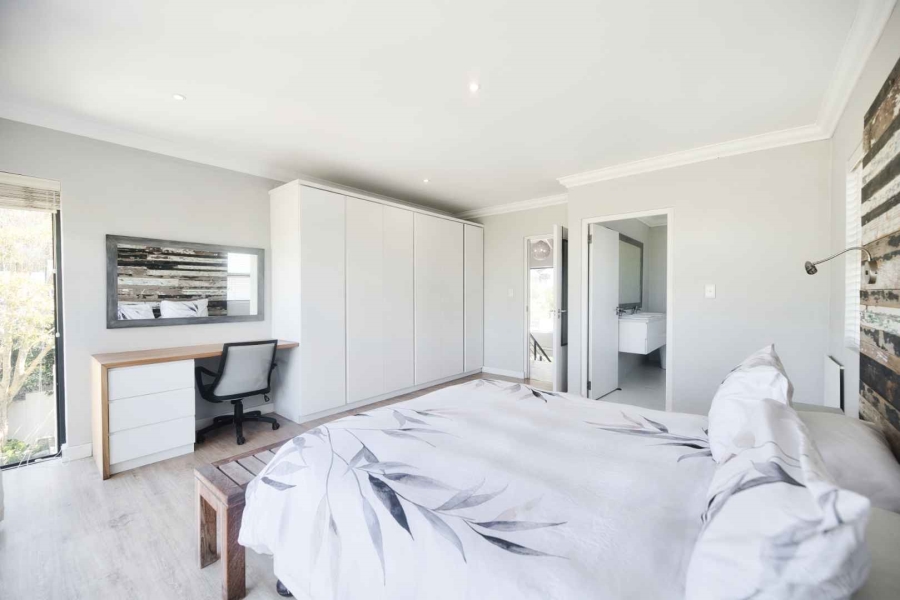 4 Bedroom Property for Sale in Fernkloof Estate Western Cape